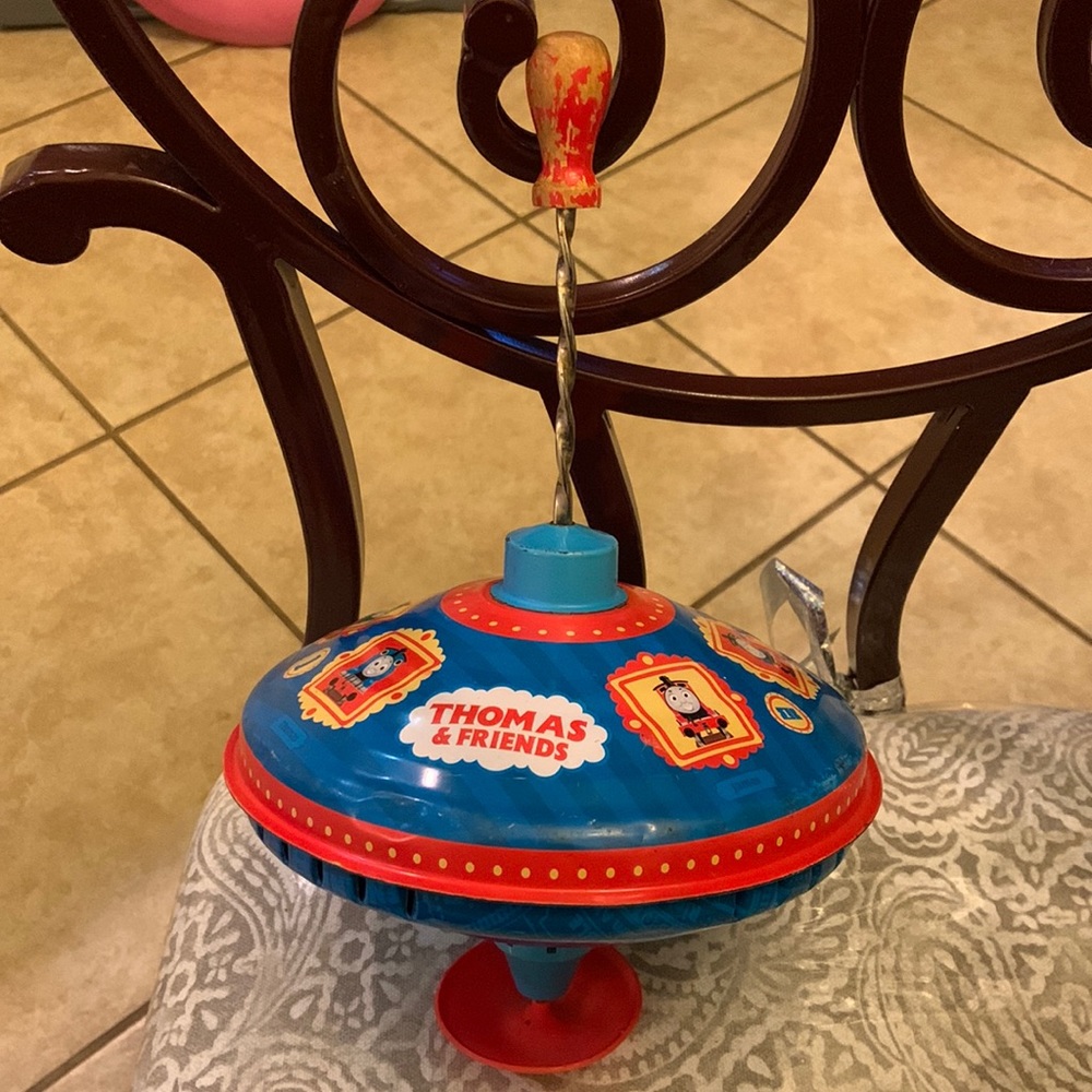 Vintage Tin spinning toy 2001. Thomas the Tank‎ and friends. schylling comp.